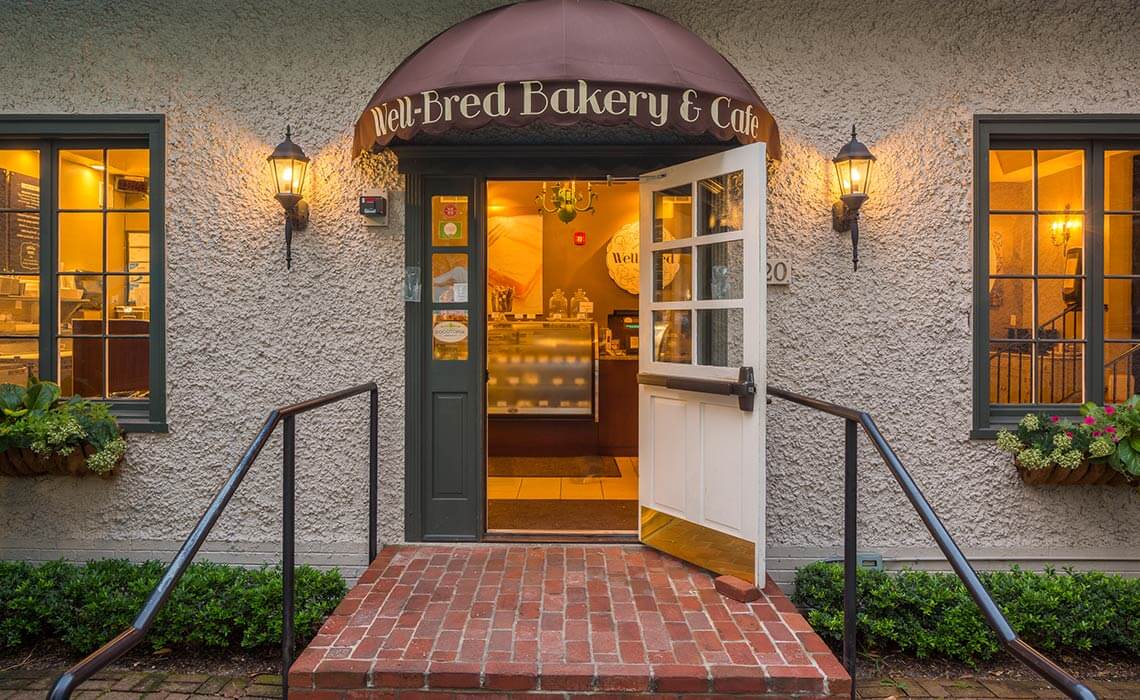 a-staple-bakery-front-sineath
