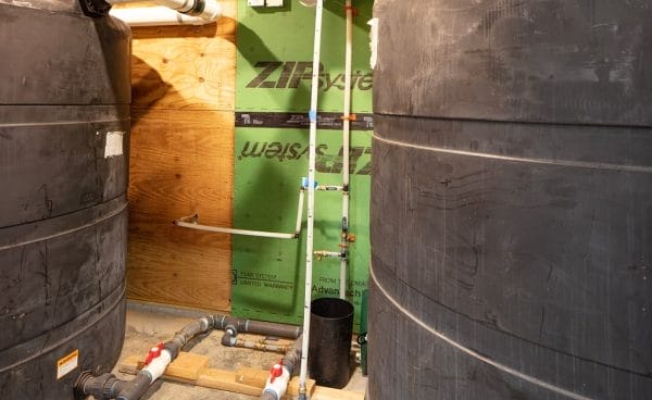 Rain barrel system, cisterns